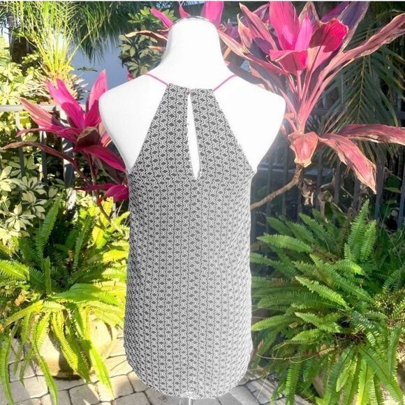 Express Contrast Strap Tank - Picture 3 of 5